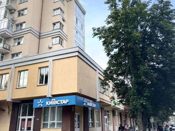 Держмолодьжитло. Продаж просторої однокімнатної квартири, 77м2 Вишневе