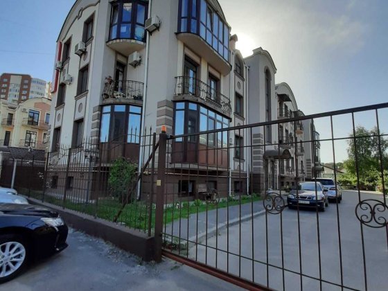 3к. 131м біля Терміналу з автономним газовим опаленням! Бровары