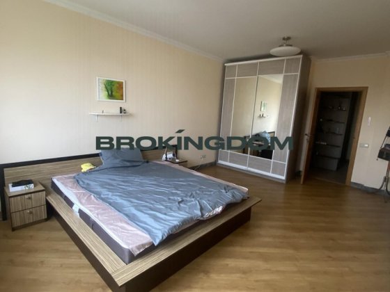 Велика 1-кімн , 55 м², вул. Симоненка 2-б,  Генератор Бровари