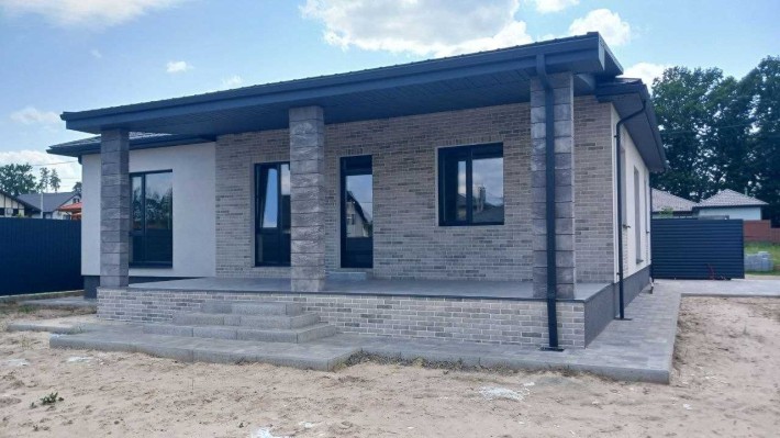 Сучасний функціональний одноповерховий будинок у Лісовій Бучі - фото 1