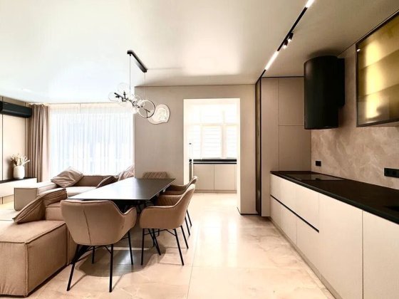 3к квартира з дизайнерським ремонтом , меблями та технікою Івано-Франківськ