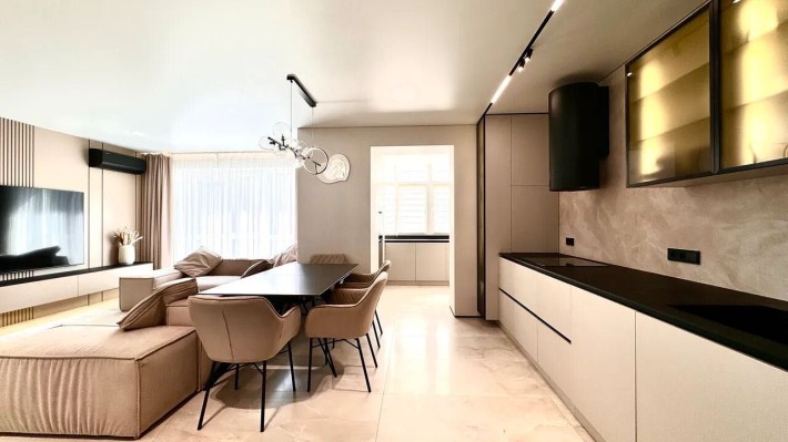 3к квартира з дизайнерським ремонтом , меблями та технікою - фото 1