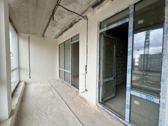 Двокімнатна квартира 71м2 з великою лоджією 11м2, початковий ремонт. Буча