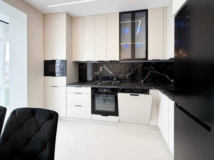 Двохкімнатна квартира з ремонтом і меблями   ,центр міста - фото 1