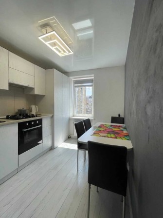 Продається 2к квартира в центрі Івано-Франківська, навпроти озера - фото 1