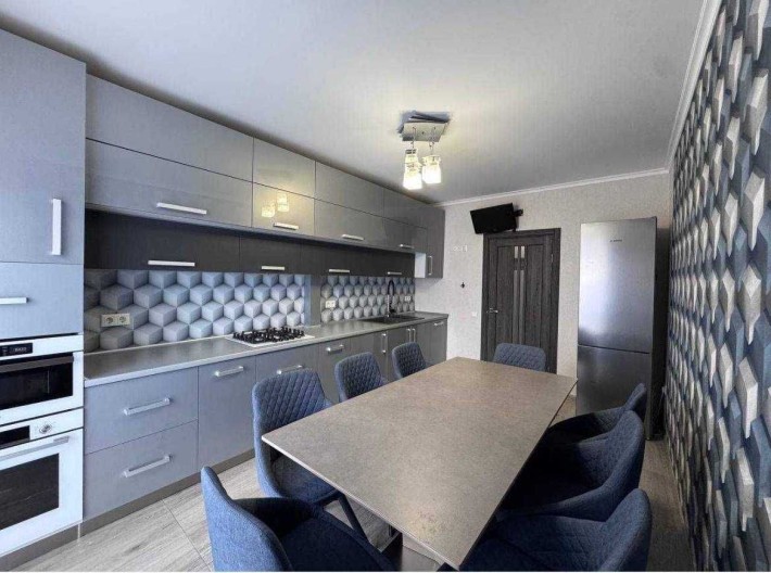 Продам 2-х кімнатну квартиру з ремонтом біля Арсену. Є відновлення - фото 1