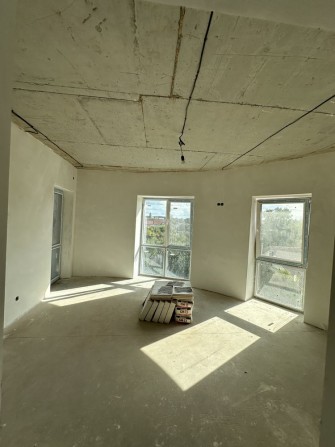 2-КІМНАТНА квартира з частковим ремонтом у ЦЕНТРІ міста! - фото 1