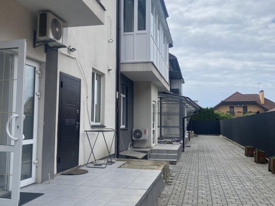 Продаж однокімнатної квартири  студії по вул  В. Симаненко Бровари