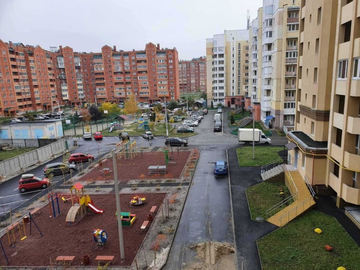 Продам 2-кім. квартиру 80,9 кв.м від власника, Бориспіль, вул. Йови, 1 - фото 1