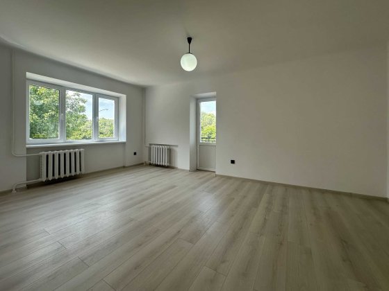 Продам 3 кімнатну квартиру на  набережній в цегляному будинку 2поверх Івано-Франківськ