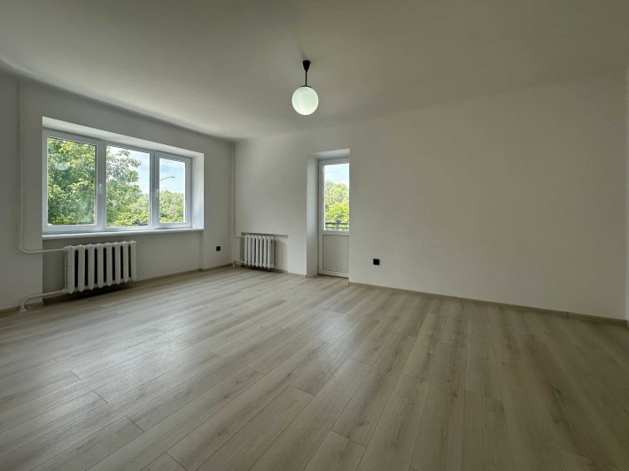 Продам 3 кімнатну квартиру на  набережній в цегляному будинку 2поверх - фото 1