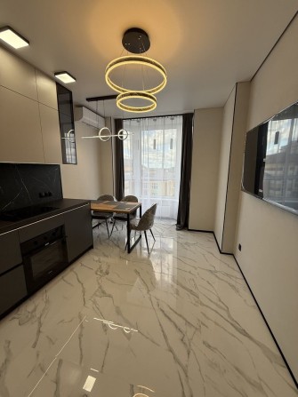 Терміново! Новенька двокімнатна в комплексі бізнес класу Гранд Бурже! - фото 1