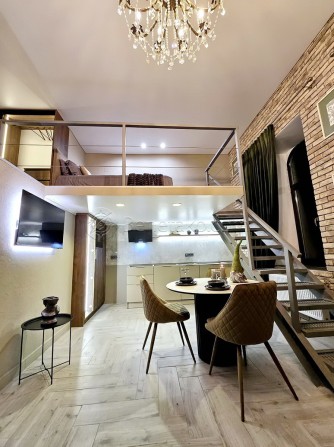 Дизайнерская, двухуровневая квартира в центре Одессы - фото 1