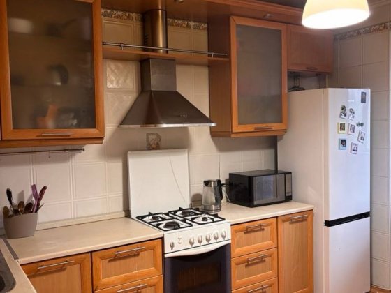 Продаж просторої 3-х кімнатної квартири 92 м центр міста Бровары