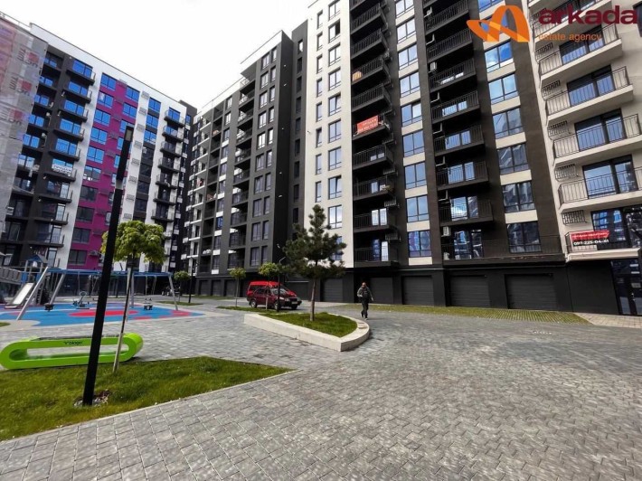 Простора 3 кімнатна квартира в центрі, готова  до ремонту Family Plaza - фото 1