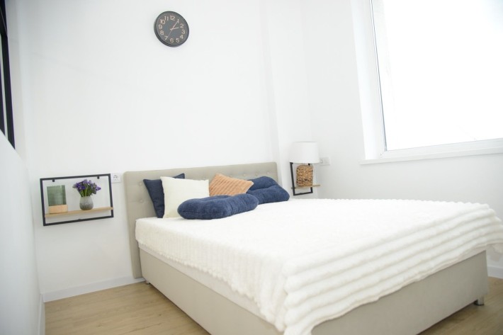 Продам 1 кімнатну квартиру  з Дизайнерським ремонтом - фото 1