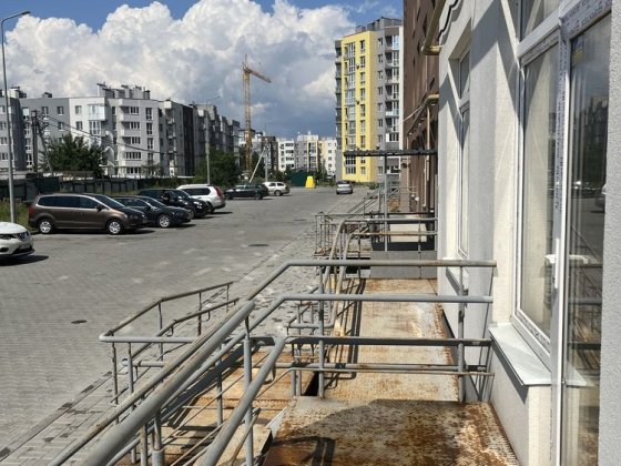 Однокомнатная с отдельным входом! Можно под коммерцию! Дом сдан! Буча