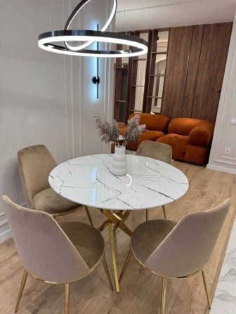 Продається 2-х кімнатна квартира + кухня вітальня. Центр міста - фото 1