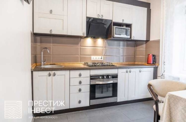 Продаж затишної 3 кімнатної квартири з меблями і технікою - фото 1