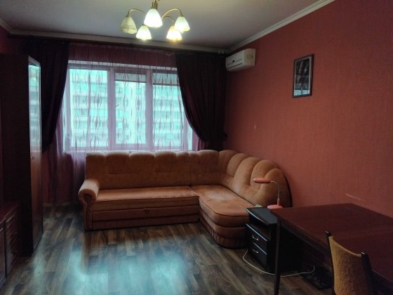 Бровары, бул. Независимости 15     3 ком.  Хозяин! Бровары