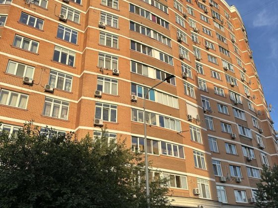 Пʼятикімнатна дворівнева квартира + паркінг на два авто в центрі міста Вишневе