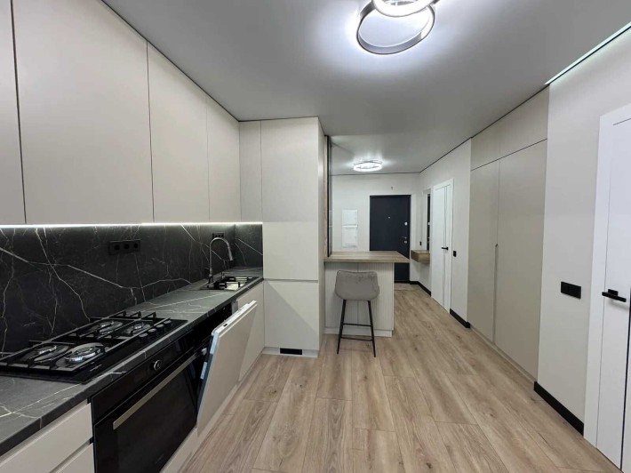 Продам! Велику! Однокімнатну! З видом на Карпати! Терміново! - фото 1