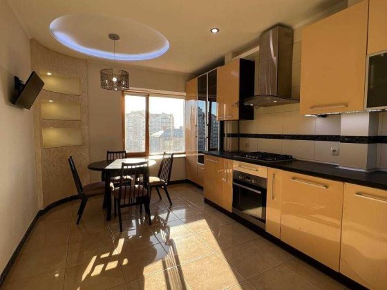 3 кімнатна квартира в центрі міста / Постанови та Програми Ивано-Франковск