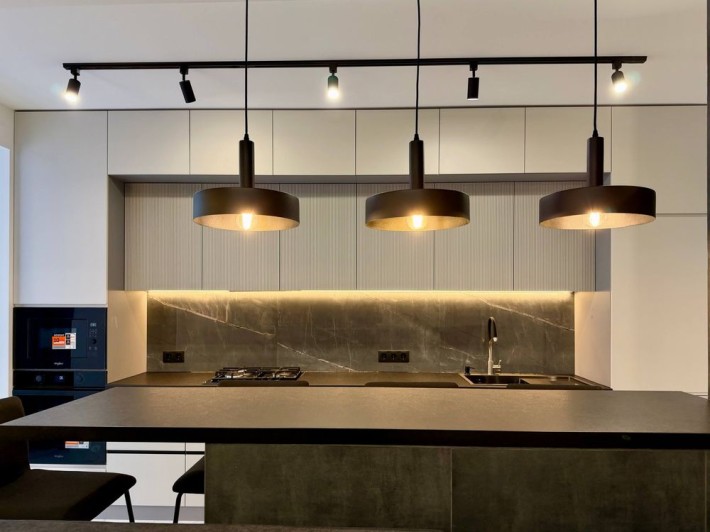 Стильна 2км квартира з кухнею студією !2поверх - фото 1