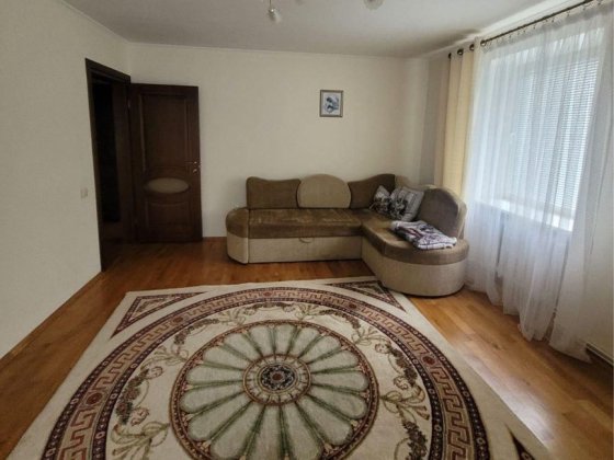 Продам велику 5-х кімнатну квартиру з ремонтом, біля парку Івано-Франківськ