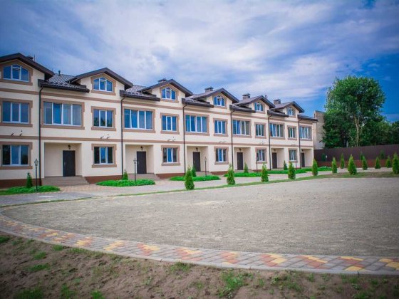 Таунхаус 2 кім квартира КМ Паларіс/43700/2сот участок Бориспіль