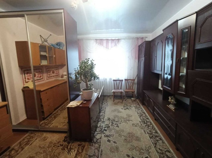 ТЕРМІНОВО! Простора кімната в гуртожитку з косметичним ремонтом - фото 1