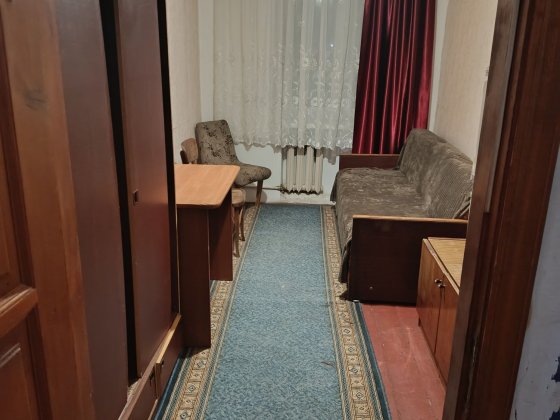 Київська, кімната в гуртожитку,бойлер,меблі