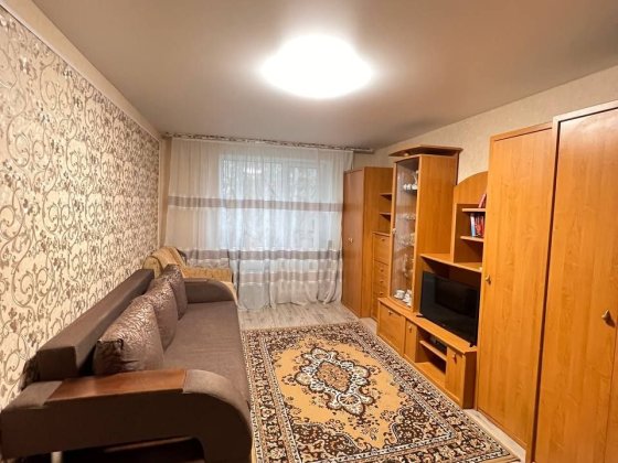 Продається три кімнати в гуртожитку  вул. Новоюкраїнська 5 Київ