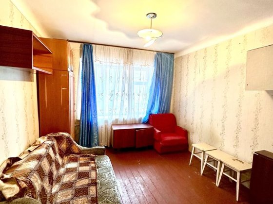 Продаж 1 кімнати в гуртожитку • Центр