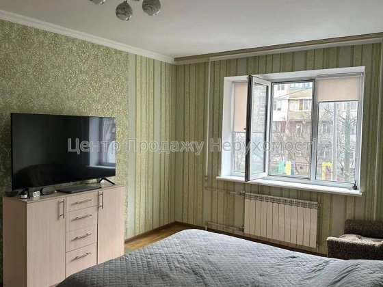 Продам гарненьку 1-кімнатну з ремонтом на Милославській Киев