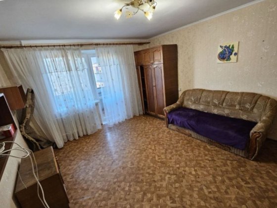 Продам повноцінну 1к.кв вул.Грушевського.ціна-42000 у е Бровары