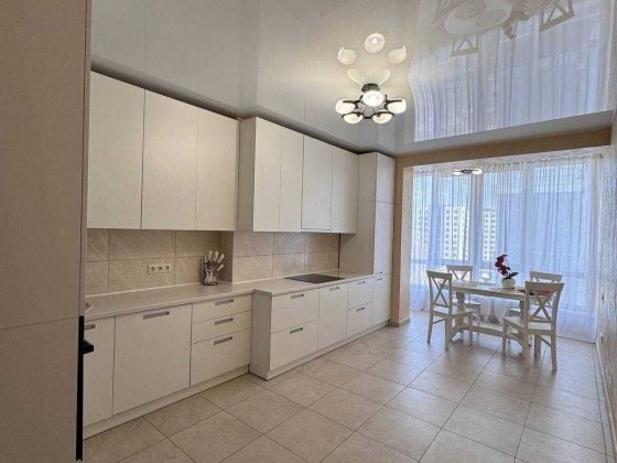 Велика простора Євро 4-х кімнатна квартира з гардеробною! Біля школи! Буча