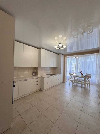 Велика простора Євро 4-х кімнатна квартира з гардеробною! Біля школи! - фото 1