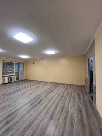 Простора квартира в центрі вул. Пуляю - фото 1