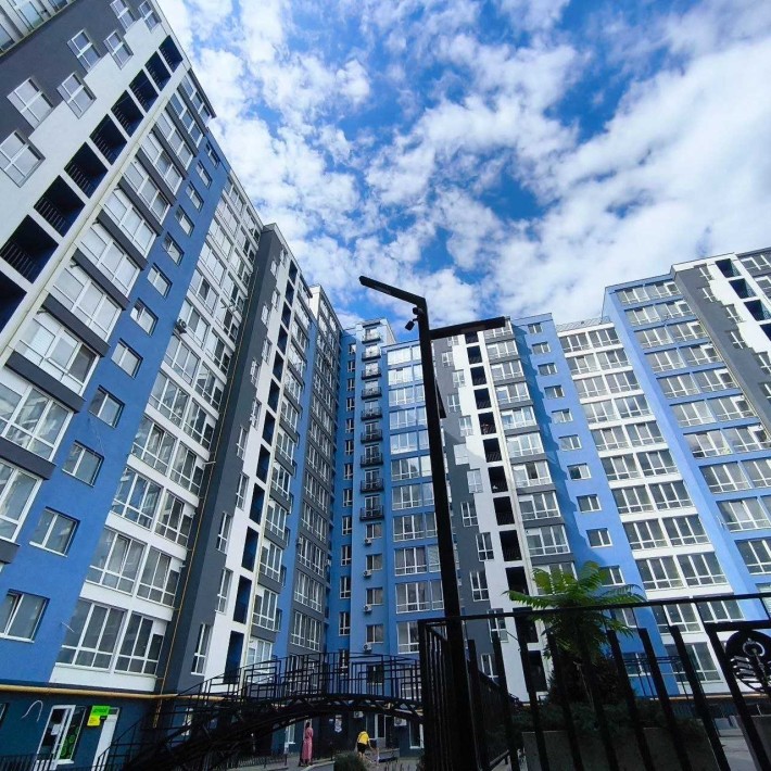 Продам видову однокімнатну квартиру в центрі! - фото 1