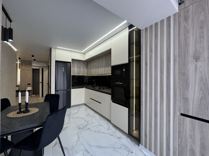 Продам простору квартиру в центрі міста - фото 1