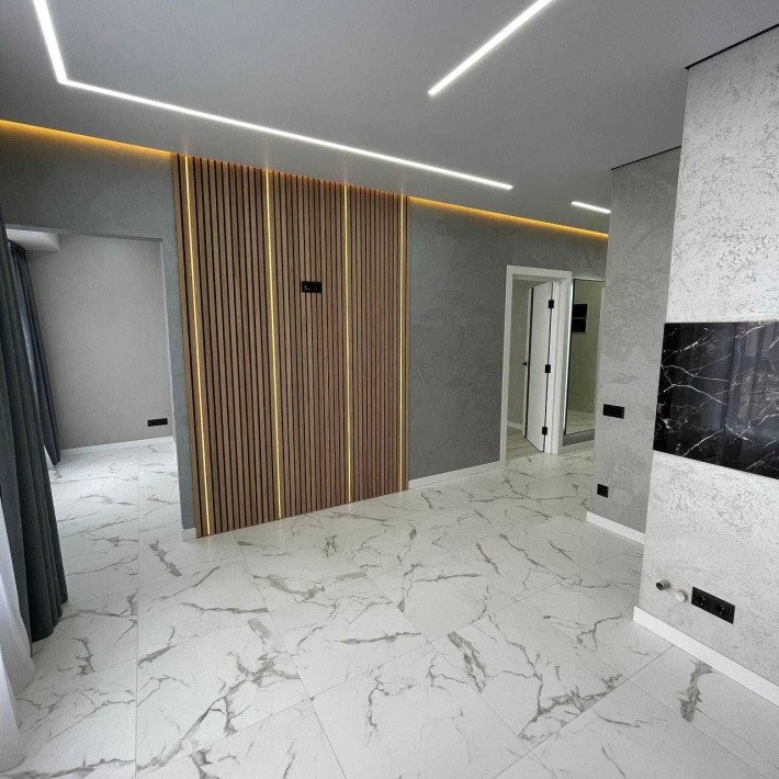 Продається велика 2х кімнатна квартира з ремонтом - фото 1