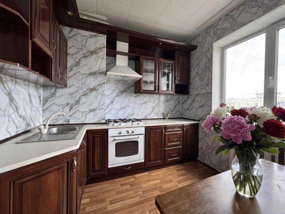 2 кімнатна в центрі  з ремонтов, вул. Європейська 6, інфраструктура Вишневе