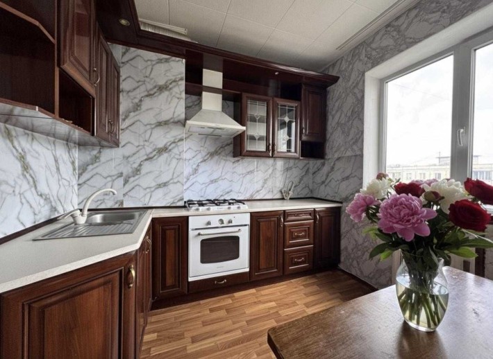 2 кімнатна в центрі  з ремонтов, вул. Європейська 6, інфраструктура - фото 1