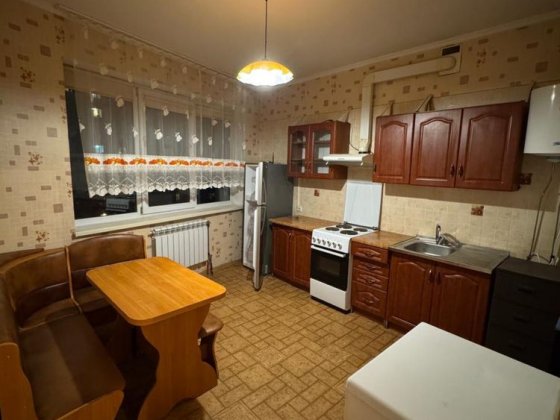 Продаж 1 кім квартири , можливі програми Бровары