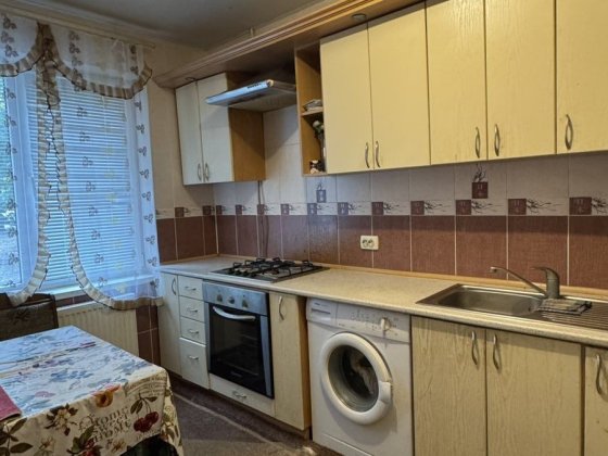 Продам 3 кімнатну квартиру/ Леваневського/11школа/можна  під виплату Белая Церковь