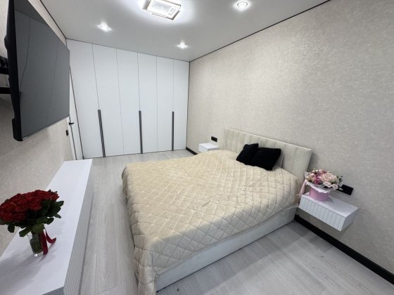 ШИКАРНА двокімнатна квартира, все залишається! Без комісії! Буча