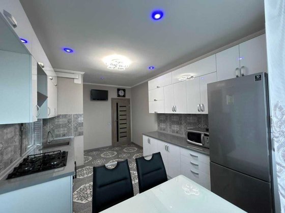 Продається 3 кім. квартира з ремонтом та меблями Івано-Франківськ