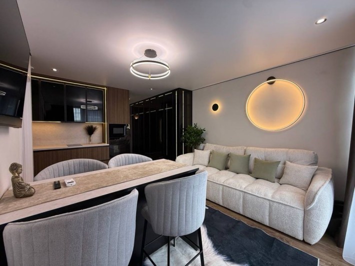 Продаю 1 кімнатну велику квартиру в центрі міста - фото 1