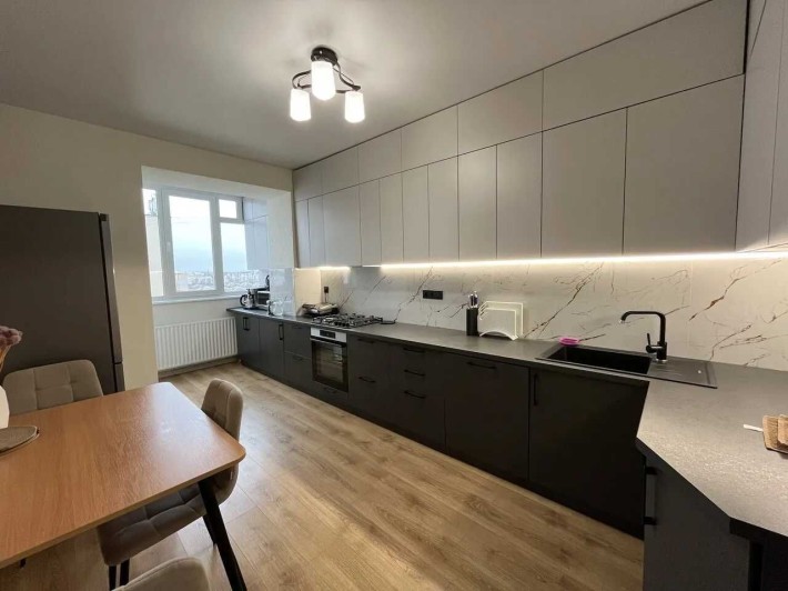 Продається шикарна дуже простора 3 кім. квартира,площею 105м2 - фото 1